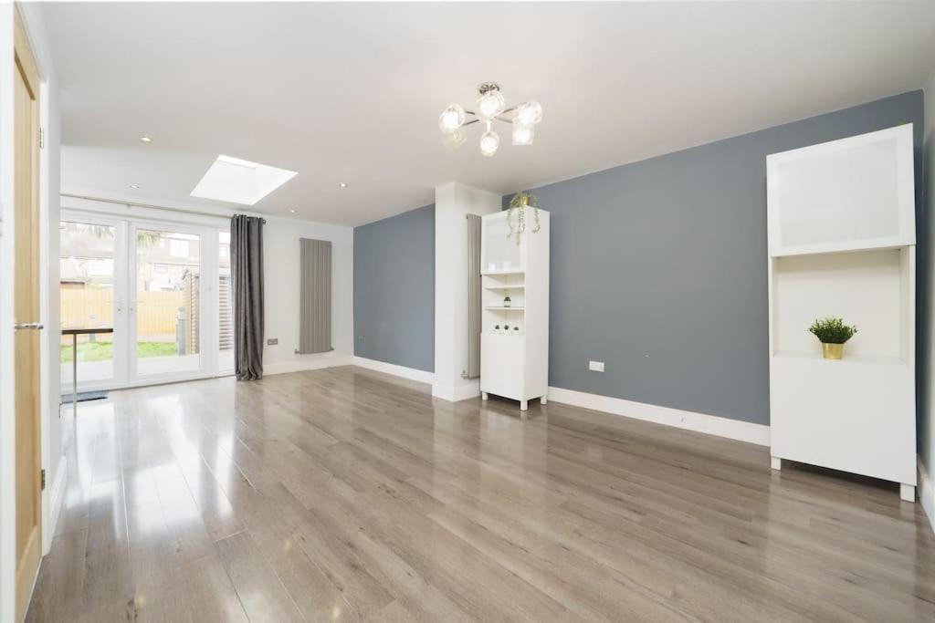 Beautiful 4 Bed Immaculate Condition Refurbished Property Romford Kültér fotó