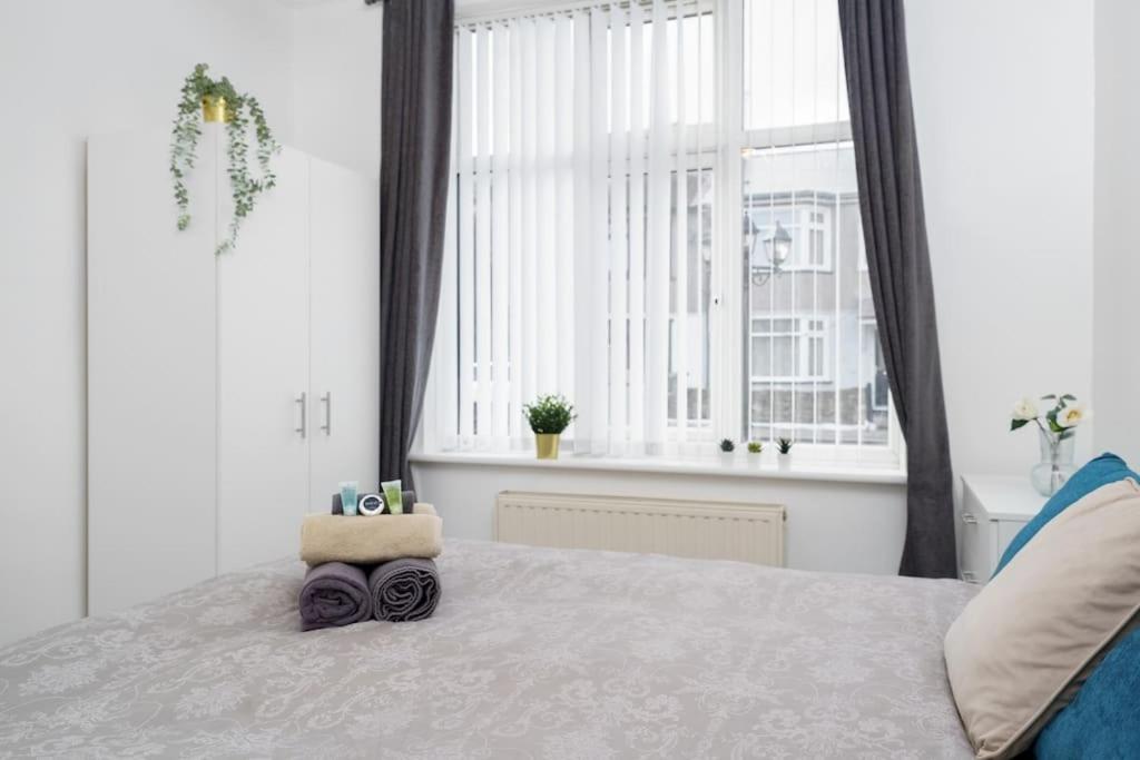 Beautiful 4 Bed Immaculate Condition Refurbished Property Romford Kültér fotó