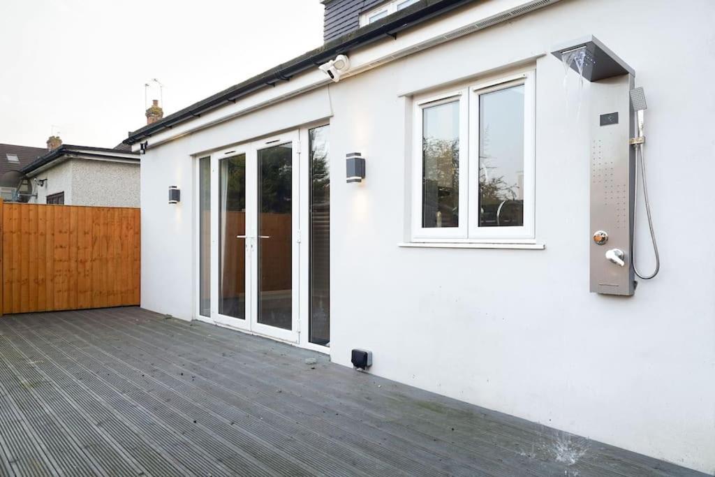 Beautiful 4 Bed Immaculate Condition Refurbished Property Romford Kültér fotó